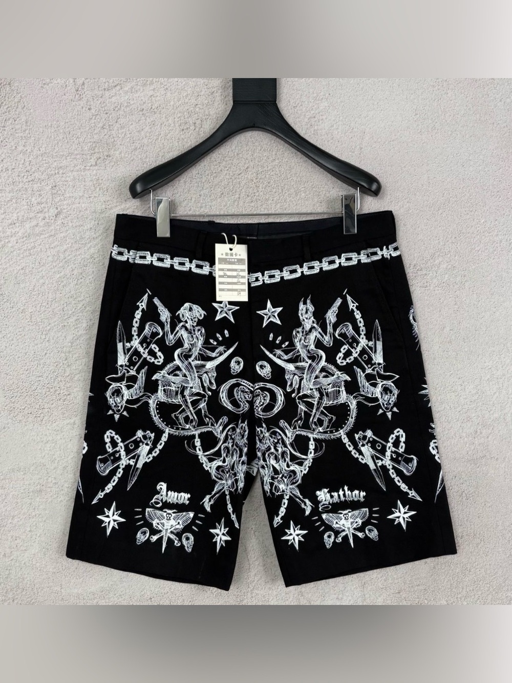 🚩steal Givenchy Black and White Branded Label Detail